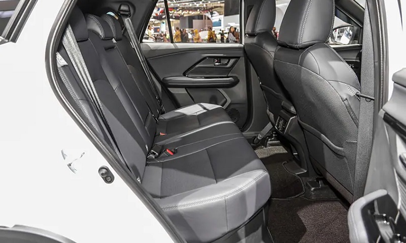 So sánh Toyota Yaris Cross và Toyota Fortuner qua ghế ngồi