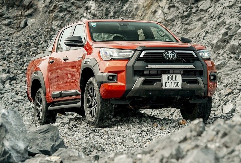 Nên mua Toyota Yaris Cross và Toyota Hilux thời điểm này?