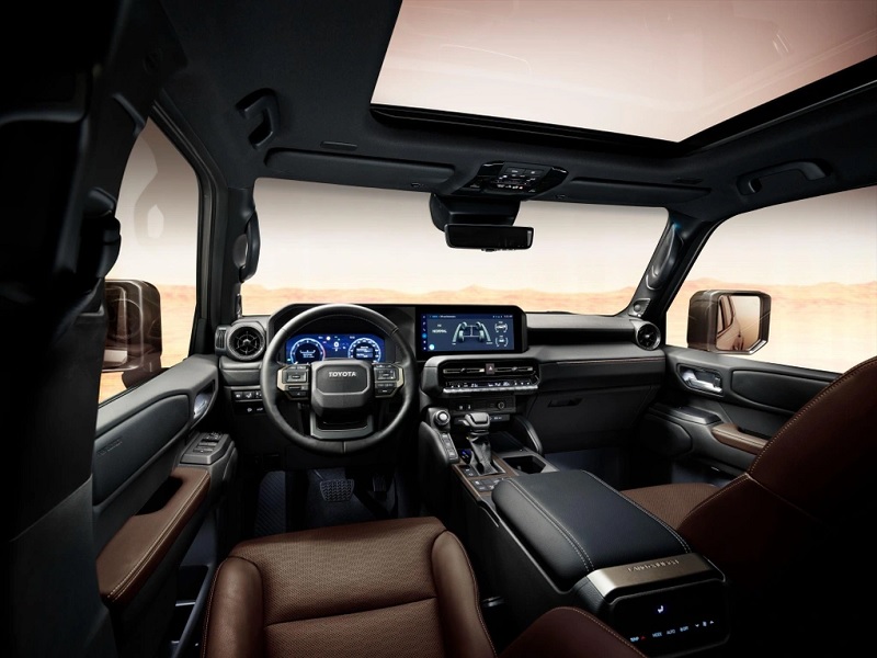 So sánh Toyota Yaris Cross và Toyota Prado qua nội thất và tiện nghi