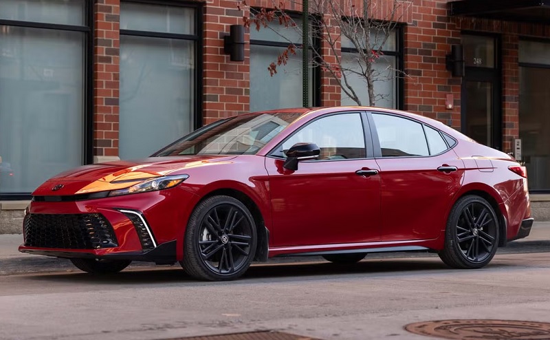So sánh Toyota Camry và Toyota Avanza qua Chi phí sở hữu và Giá trị bán lại