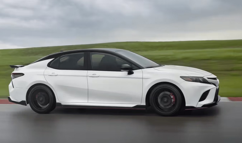 So sánh Toyota Camry và Toyota Fortuner chi tiết qua công nghệ an toàn