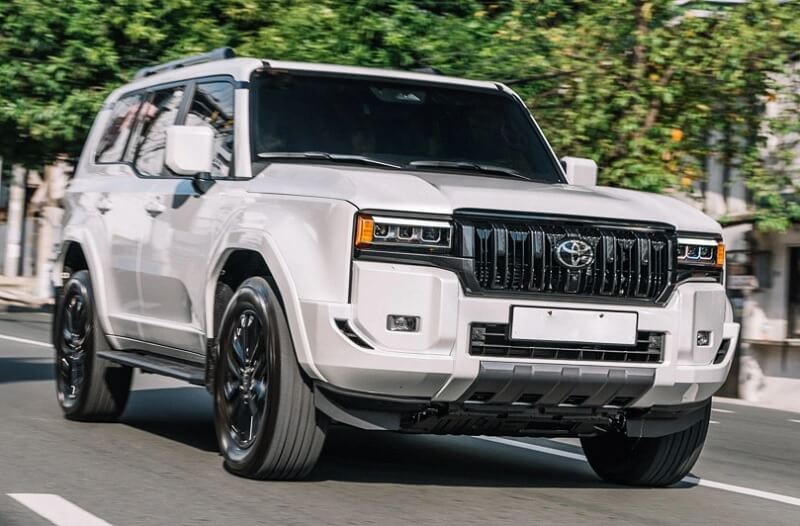 So sánh Toyota Camry và Toyota Prado qua ngoại thất