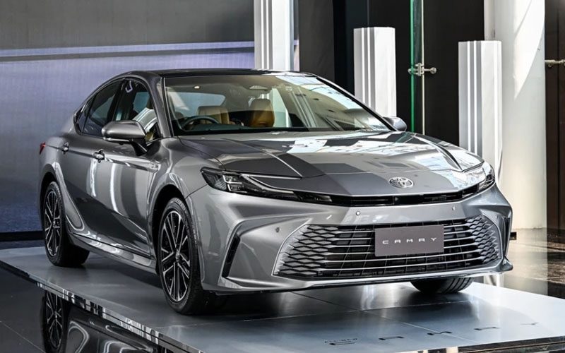 Toyota Camry và Toyota Wigo