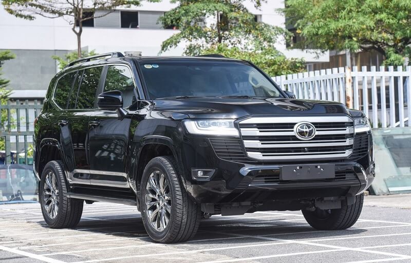 So sánh Toyota Corolla Cross và Land Cruiser qua khả năng vận hành