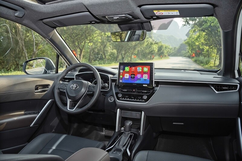 So sánh Toyota Corolla Cross và Land Cruiser qua thiết qua không gian nội thất và Tiện nghi