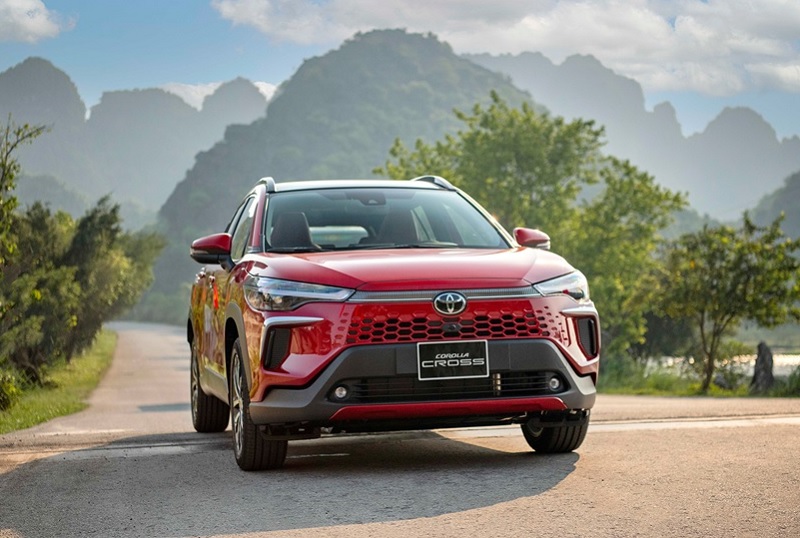 So sánh Toyota Corolla Cross và Toyota Prado qua trải nghiệm người dùng