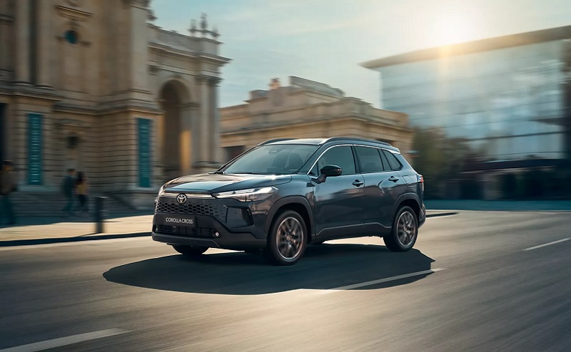Ai nên sở hữu Toyota Corolla Cross và Toyota Prado?