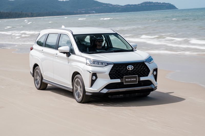 So sánh Toyota Veloz Cross và Toyota Innova