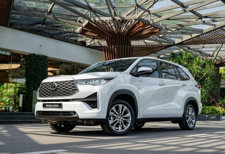 Ngoại thất: Crossover trẻ trung hay SUV bề thế?