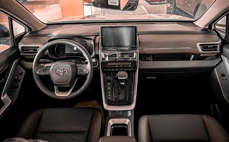 So sánh Toyota Veloz Cross và Toyota Innova qua cảm giá lái