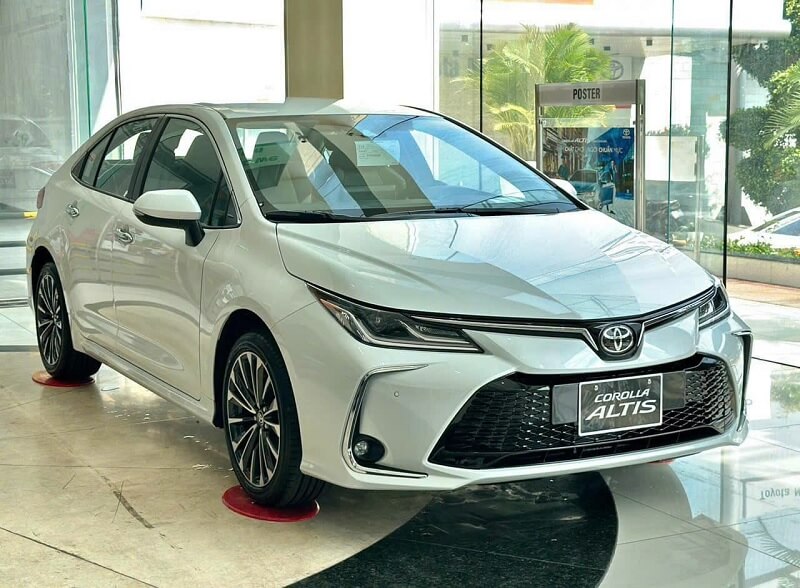 So sánh Toyota Avanza và Toyota Corolla Altis qua ngoại thất và kích thước