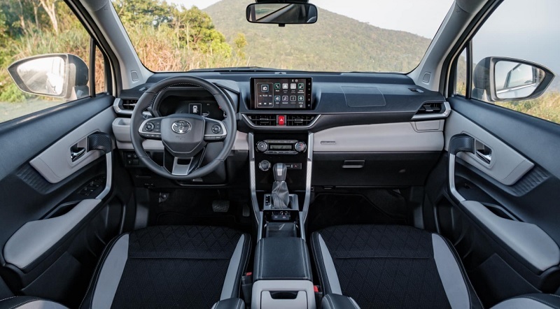So sánh Toyota Avanza và Toyota Corolla Altis qua nội thất