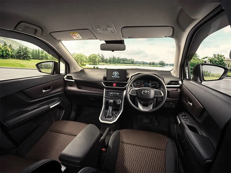 Toyota Avanza và Toyota Fortuner qua không gian nội thất