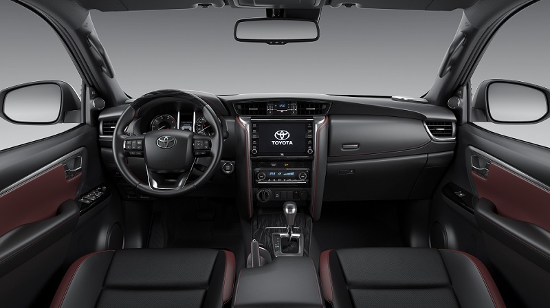 Toyota Avanza và Toyota Fortuner qua tiện nghi giải trí