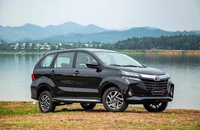 So sánh Toyota Avanza và Toyota Hilux qua ngoại thất và thiết kế