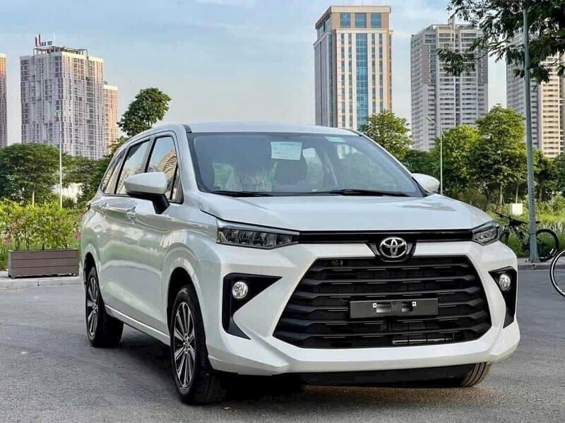 So sánh Toyota Avanza và Toyota Hilux qua chi phí nhiên liệu