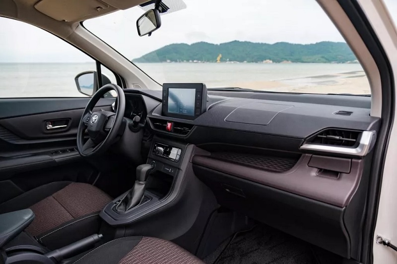 So sánh Toyota Avanza và Toyota Prado qua không gian nội thất