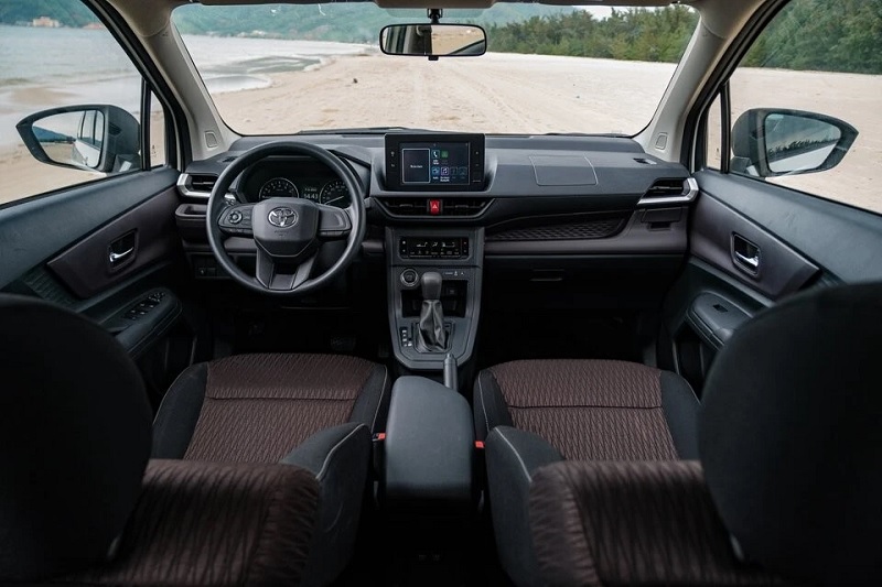 So sánh Toyota Avanza và Toyota Wigo qua nội thất trang bị tiện ích