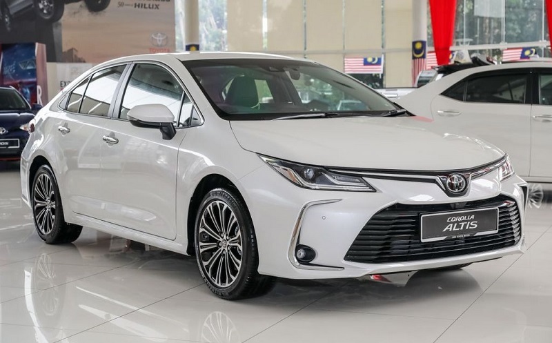 So sánh Toyota Veloz Cross và Toyota Corolla Altis qua khả năng vận hành