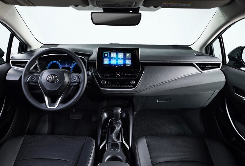 So sánh Toyota Veloz Cross và Toyota Corolla Altis qua nội thất và không gian