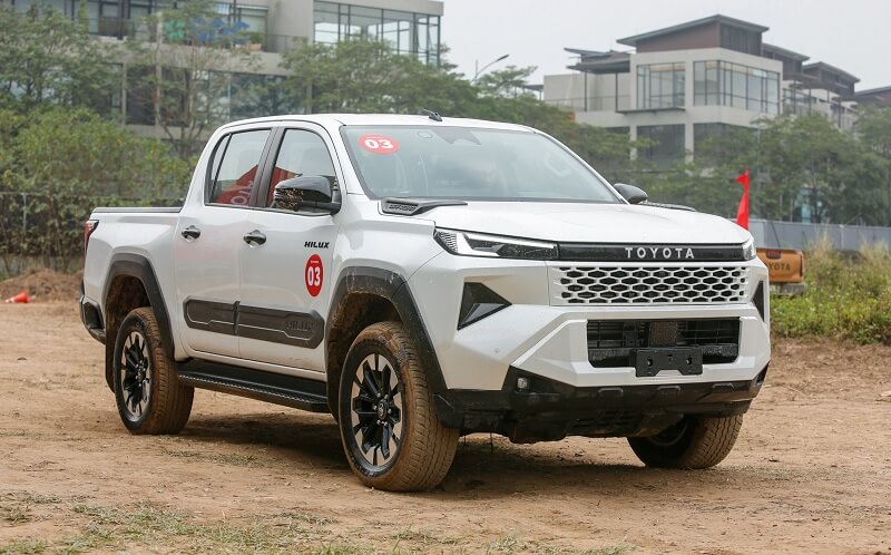 So sánh Toyota Veloz Cross và Toyota Hilux qua ngoại thất
