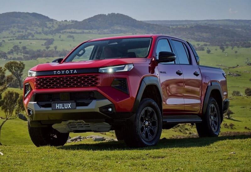 So sánh Toyota Veloz Cross và Toyota Hilux qua tiết kiệm nhiên liệu