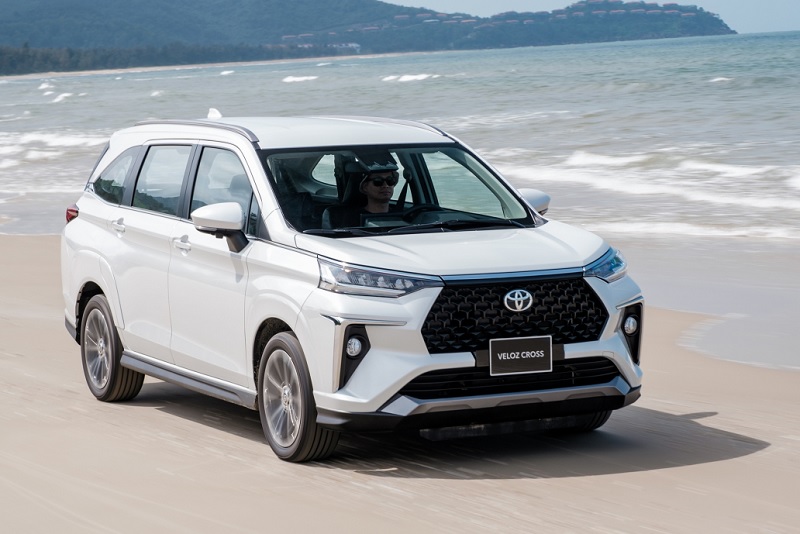 So sánh Toyota Veloz Cross và Toyota Prado qua ngoại thất