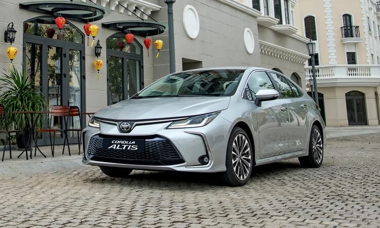 So sánh Toyota Corolla Altis và Toyota Innova qua thiết kế